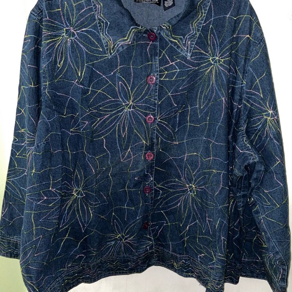 Jean jacket with embroidery - Picture 1 of 3